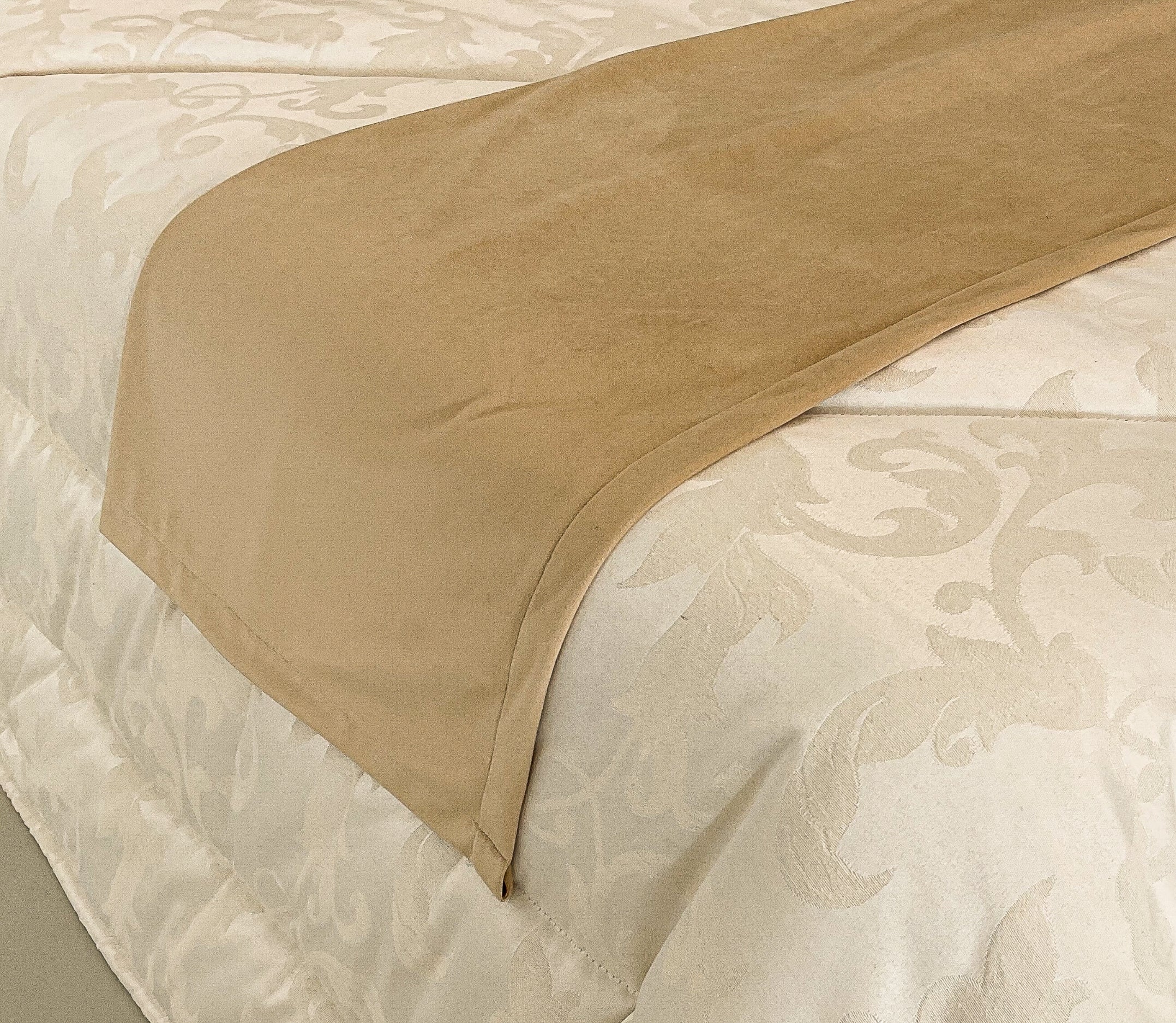 Cubrepies de cama Isa Camel